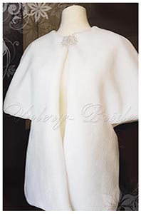 Довга весільна шубка